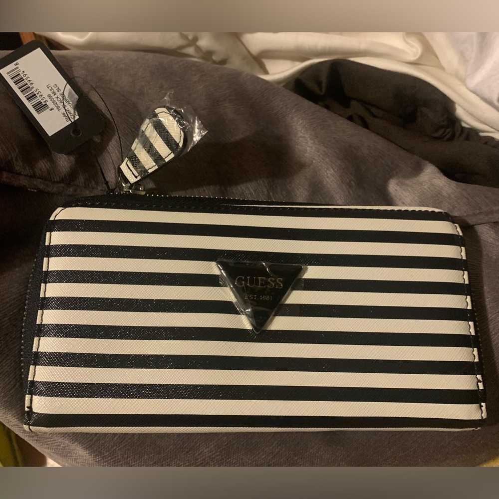 Guess ABREE zip wallet. New with tags